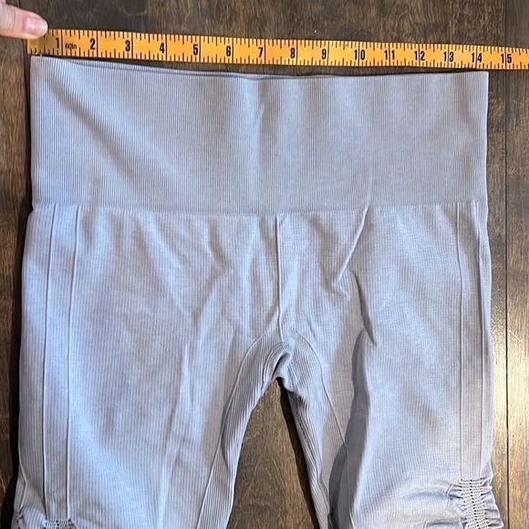 Lululemon Ebb & Flow Crop Seamless Heather
Gray Sz- 8 - Picture 7 of 11